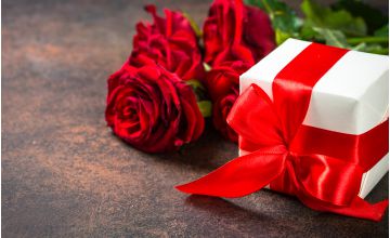 Pairing Flowers and Gifts for Christmas