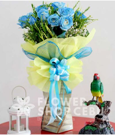 1 Dozen Blue Roses Spray (Round Bouquet)