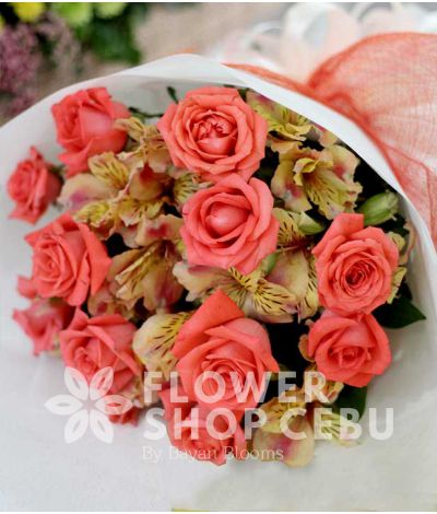 1 dozen peach roses w/ alstroemeria (round bouquet)