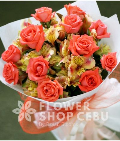 1 Dozen Peach Roses w/ Alstroemeria (Round Bouquet)