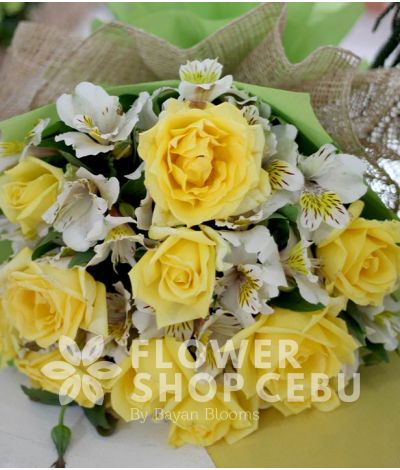 1 Dozen Yellow Roses w/ Alstroemeria (Round Bouquet)